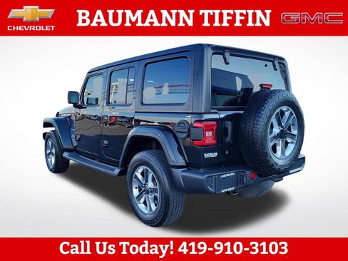 Used 2018 Jeep Wrangler Unlimited Sahara AWD/4WD image 8
