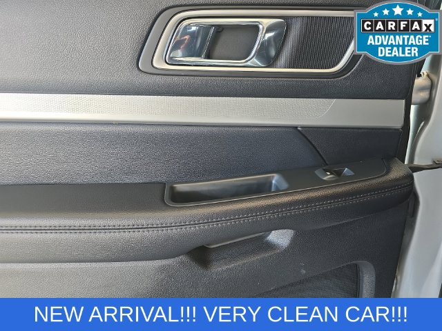 Used 2017 Ford Explorer XLT w/ Equipment Group 202A FWD image 15