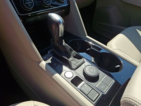 Certified 2023 Volkswagen Atlas SE w/ Panoramic Sunroof Package image 15