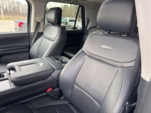 Used 2025 Ford Expedition Platinum w/ Driver's Package image 24