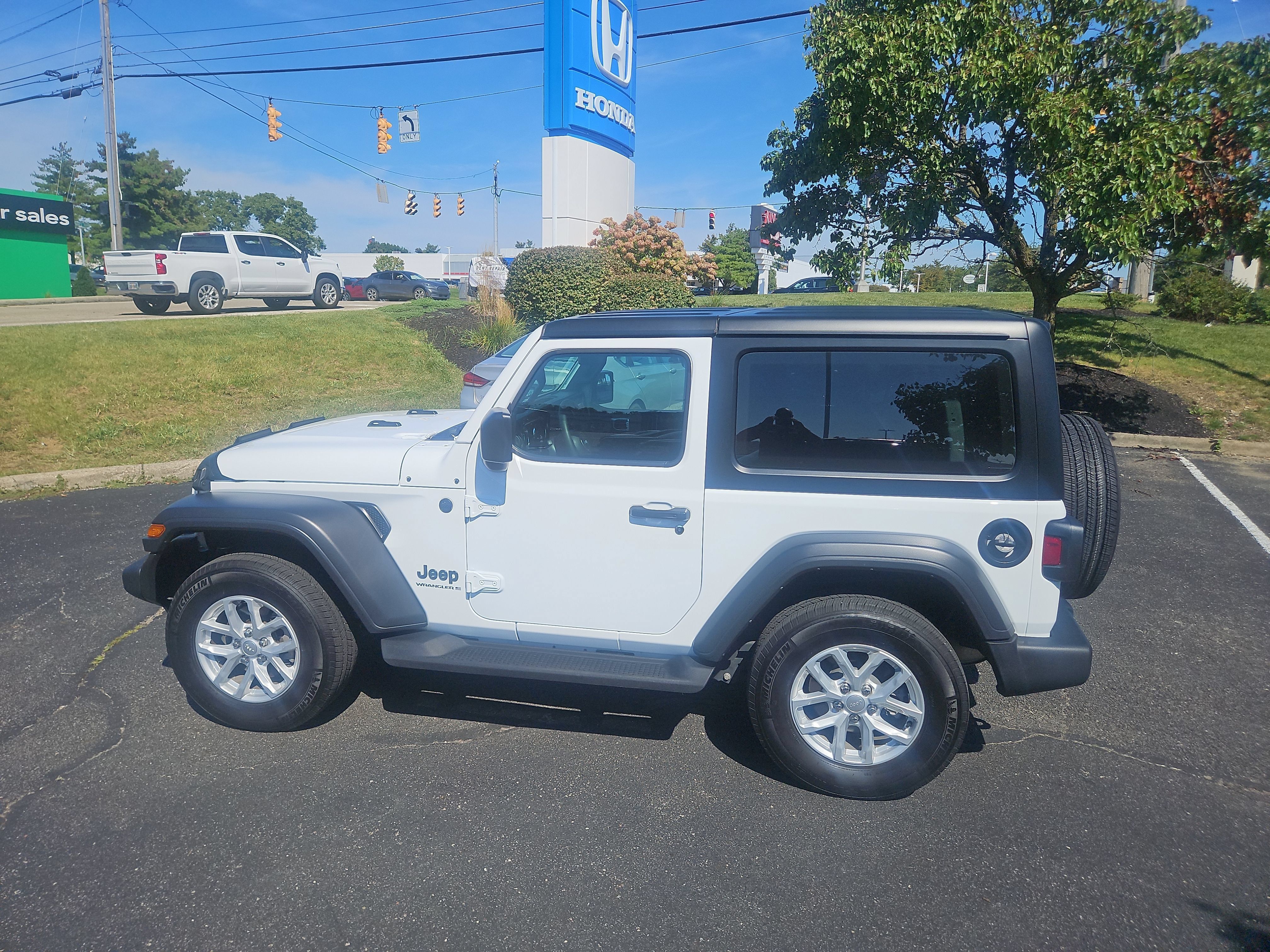 Used 2023 Jeep Wrangler Sport AWD/4WD image 8