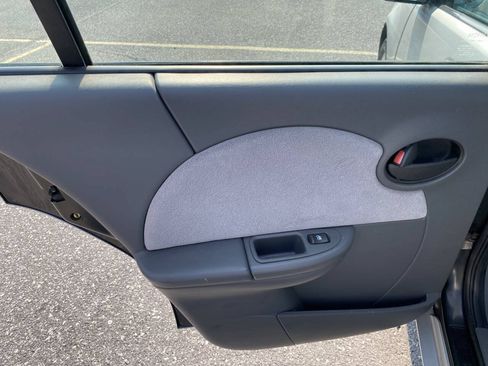 Used 2004 Saturn ION Level 3 FWD image 13