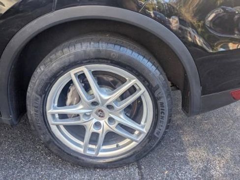 Used 2014 Porsche Cayenne Platinum Edition image 10