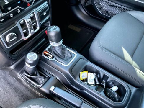 Used 2018 Jeep Wrangler Unlimited Sport S AWD/4WD image 14