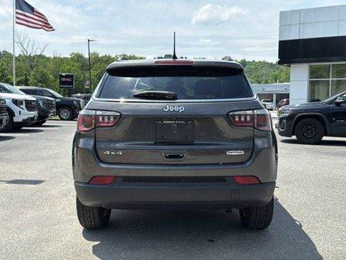 Used 2019 Jeep Compass Latitude w/ Popular Equipment Group AWD/4WD image 7