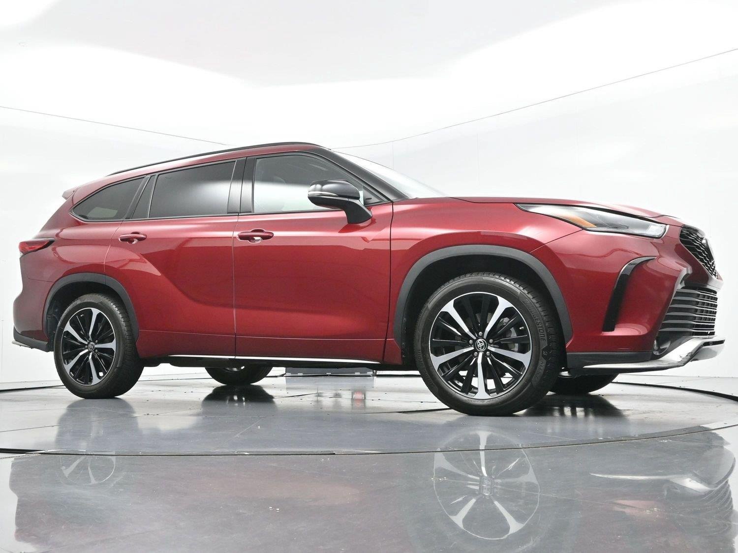 Used 2022 Toyota Highlander XSE AWD/4WD image 47