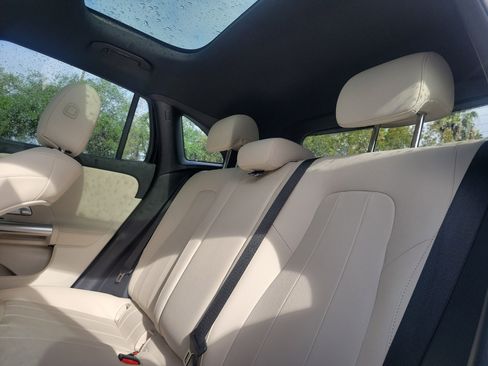 Used 2025 Mercedes-Benz GLA 250 image 10