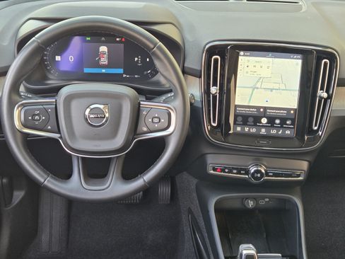 Certified 2023 Volvo XC40 B4 Plus w/ Protection Package Premier FWD image 27