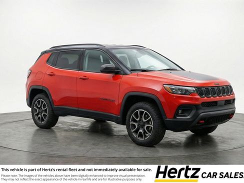 Used 2025 Jeep Compass Trailhawk image 1