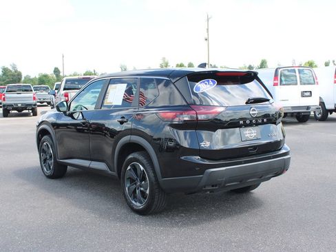 Used 2024 Nissan Rogue SV AWD/4WD image 7