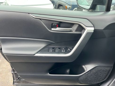 Used 2025 Toyota RAV4 XLE image 20