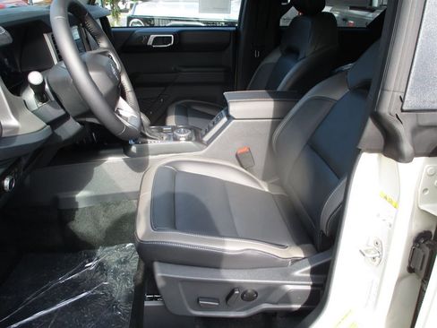 New 2025 Ford Bronco Outer Banks w/ Sasquatch Package image 17