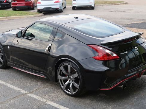 Used 2019 Nissan 370Z NISMO image 12