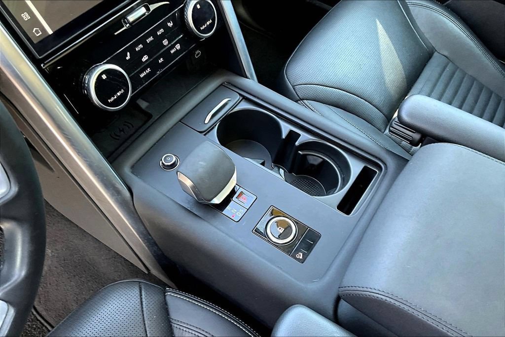 Used 2024 Land Rover Discovery S AWD/4WD image 18