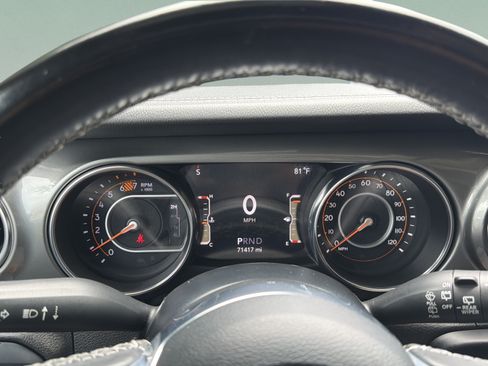 Used 2022 Jeep Wrangler Unlimited Sahara AWD/4WD image 13