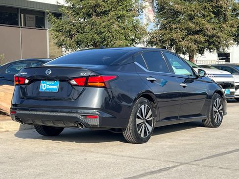 Used 2019 Nissan Altima 2.5 SV image 3