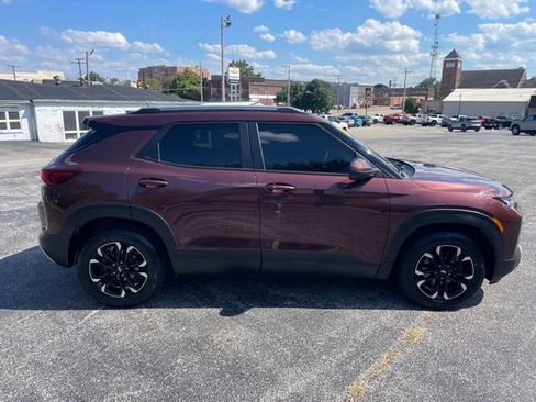 Used 2022 Chevrolet TrailBlazer LT w/ Convenience Package FWD image 4