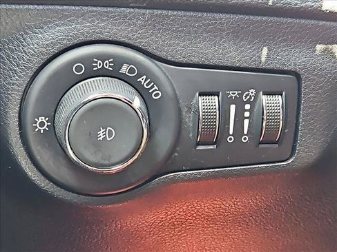 Used 2019 Jeep Compass Latitude w/ Popular Equipment Group FWD image 17