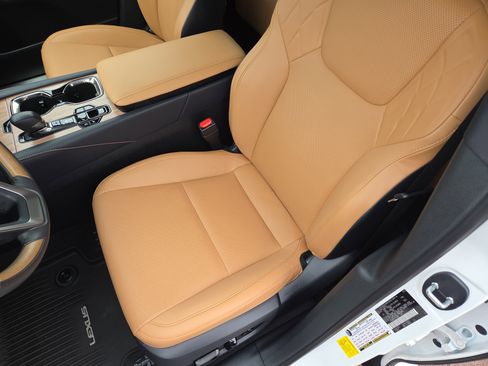 Certified 2025 Lexus RX 350 Premium w/ Accessory Package image 13