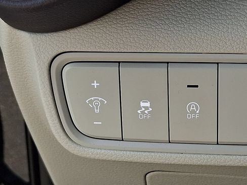 Used 2025 Kia Soul LX w/ LX Technology Package FWD image 24