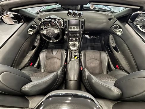 Used 2019 Nissan 370Z Touring RWD image 17