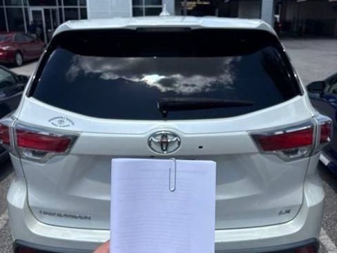 Used 2016 Toyota Highlander Plus FWD image 5
