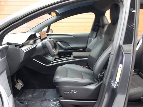 Used 2022 Tesla Model X Plaid image 12