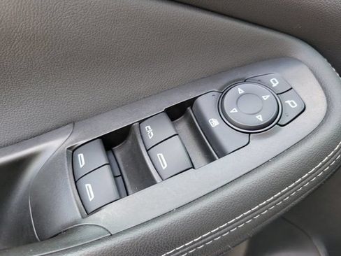 Used 2023 Buick Encore GX Select w/ Sport Touring Package FWD image 18