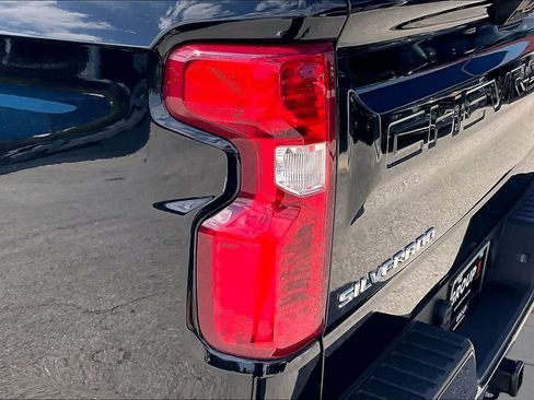 Used 2022 Chevrolet Silverado 1500 Custom RWD image 28