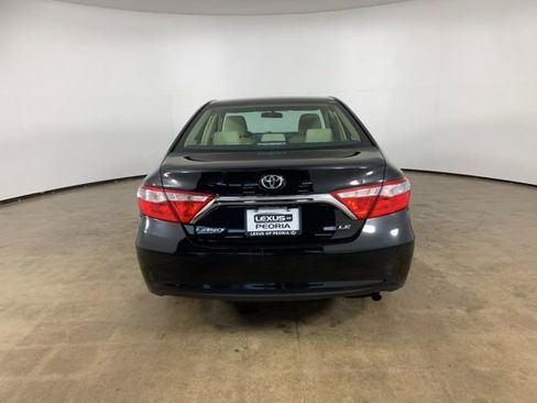 Used 2015 Toyota Camry LE image 10