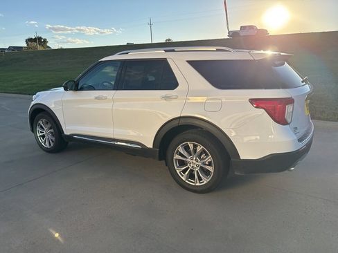 Used 2024 Ford Explorer Limited image 4