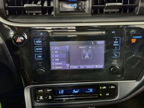 Used 2018 Toyota Corolla LE FWD image 19