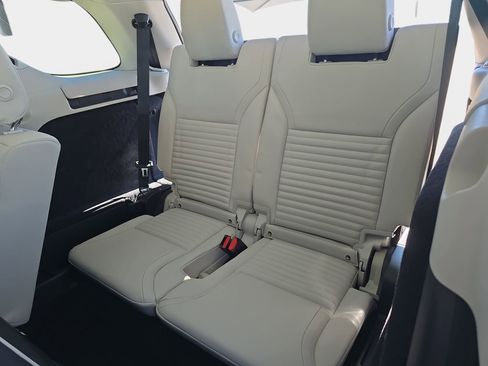 New 2026 Land Rover Discovery Limited Edition image 12