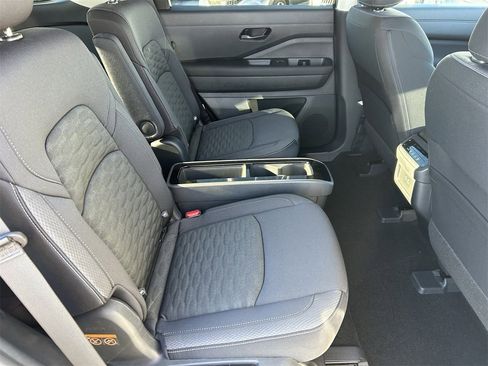 New 2025 Nissan Pathfinder SV image 11