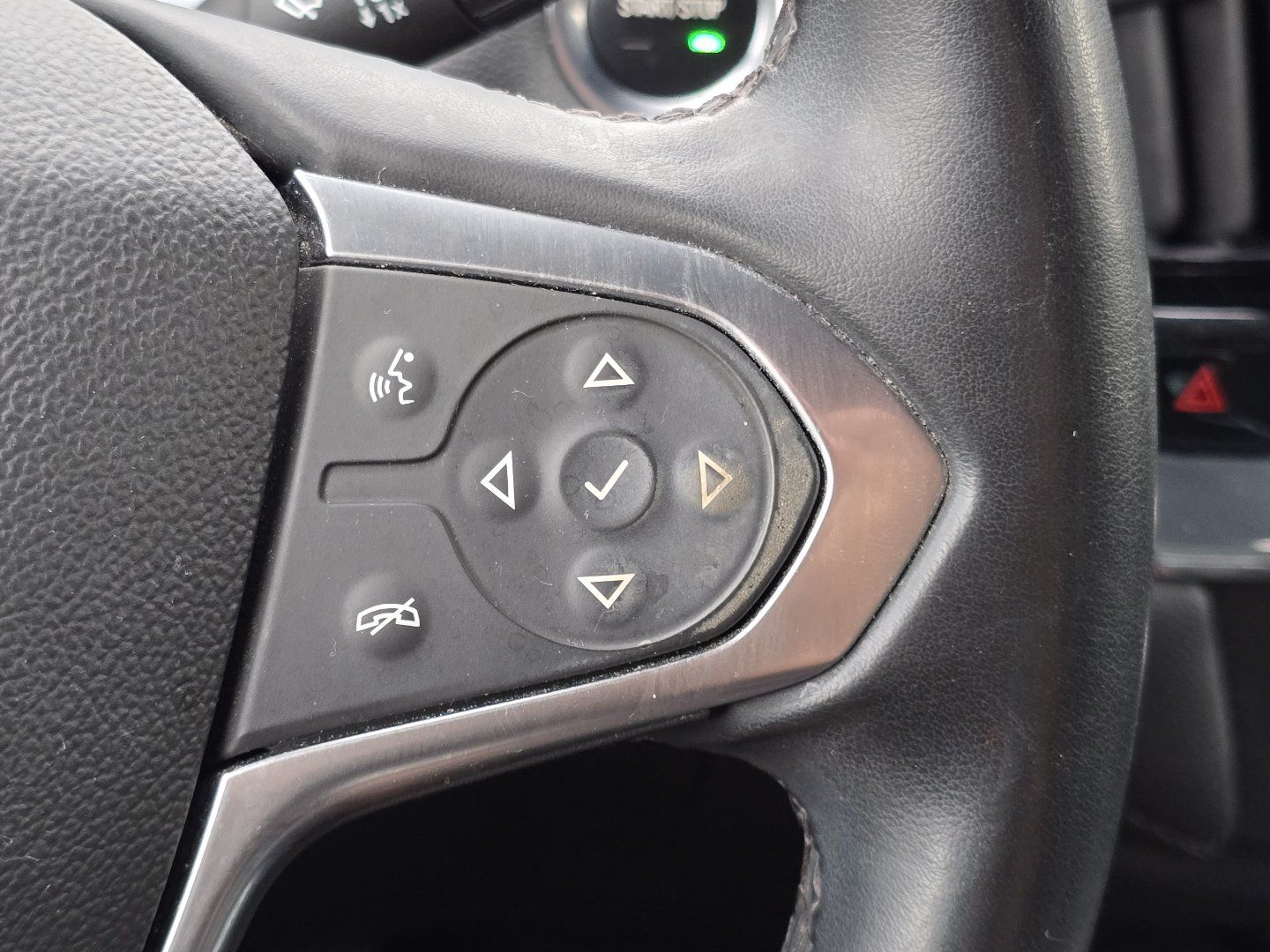 Used 2023 Chevrolet Traverse LT FWD image 15
