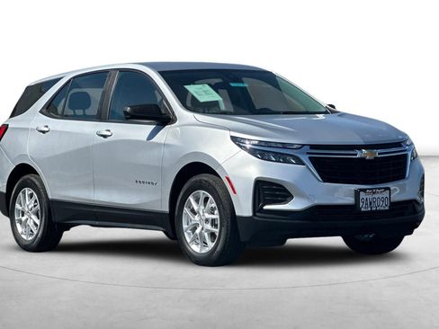 Used 2022 Chevrolet Equinox LS FWD image 8