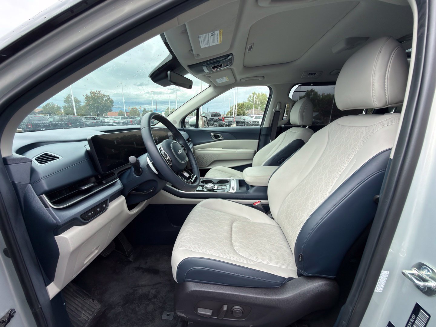 Used 2026 Kia Carnival SX FWD image 11