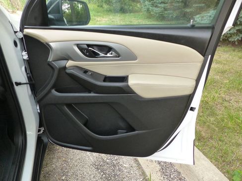 Used 2022 Chevrolet Traverse LS AWD/4WD image 45
