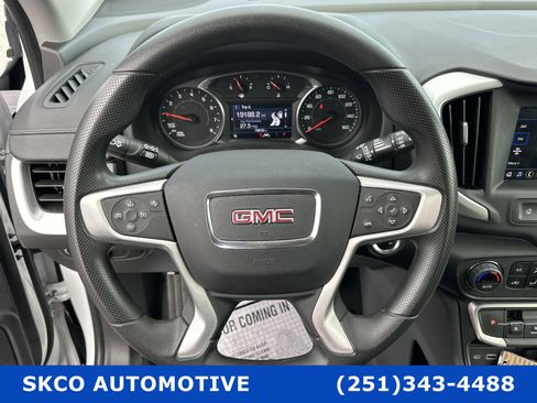 Used 2023 GMC Terrain SLE w/ Driver Convenience Package image 18