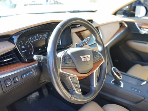 Used 2017 Cadillac XT5 Platinum w/ Driver Assist Package image 10
