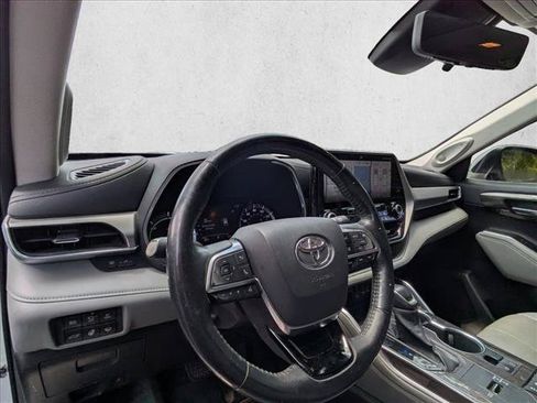 Used 2021 Toyota Highlander Platinum AWD/4WD image 10