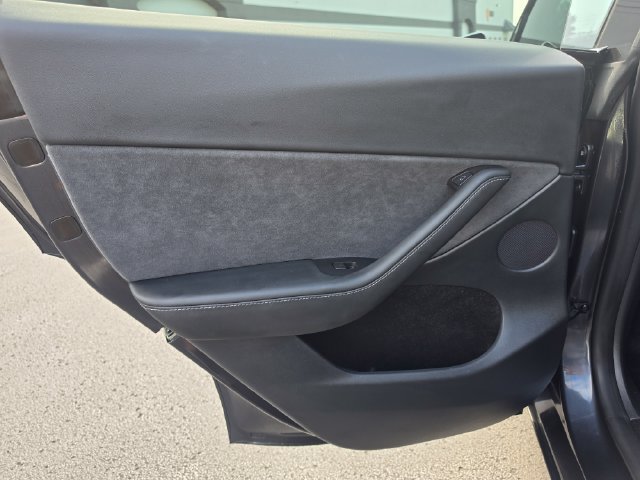 Used 2024 Tesla Model Y 2WD image 19