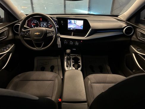 Used 2024 Chevrolet Trax LS FWD image 9