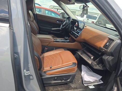 Used 2024 Nissan Pathfinder Platinum w/ Cargo Package AWD/4WD image 6