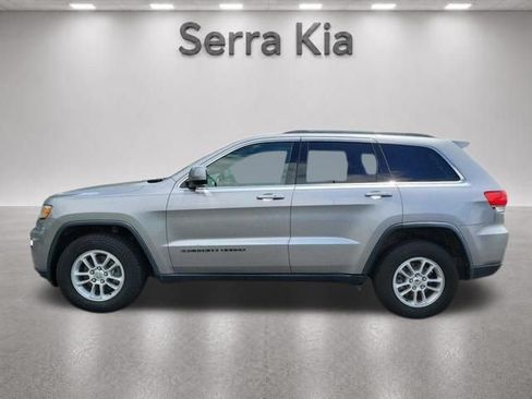 Used 2018 Jeep Grand Cherokee Laredo RWD image 2
