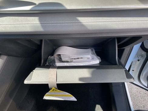 New 2025 Volkswagen Tiguan SE image 49