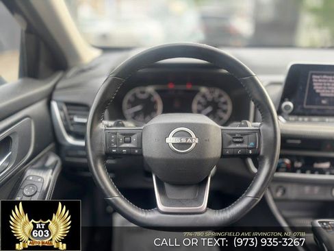 Used 2025 Nissan Rogue SV FWD image 12