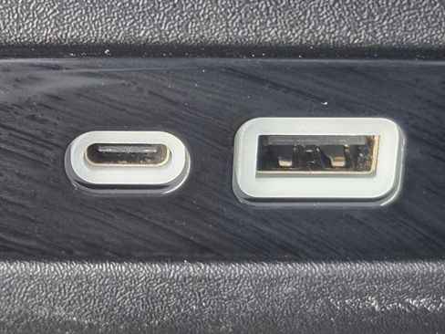 Used 2025 Chrysler Pacifica Select FWD image 11