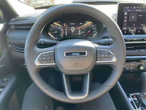 New 2026 Jeep Compass Latitude image 33