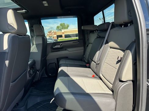Used 2024 Chevrolet Silverado 2500 ZR2 w/ Technology Package AWD/4WD image 26